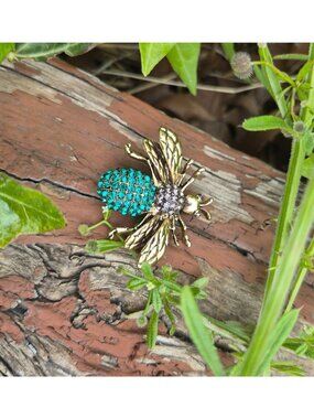 ⭐Bumble Bee Brooch Pin With Green Rhinestones Gold-Tone Metal Insect Jewelry New